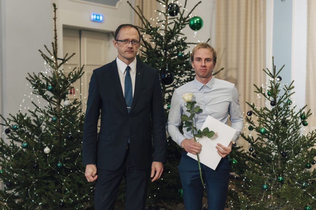 In the picture: Matt Rammo and Deputy Secretary General of the Ministry of Education and Research, Renno Veinthal, at the award ceremony.